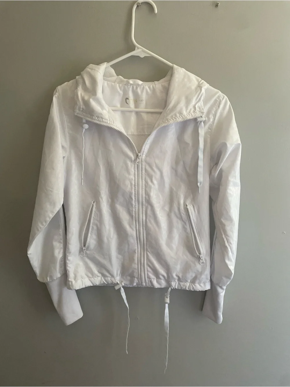ZYIA active white